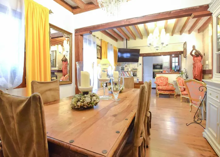 3 Bedroom Gorgeous In Holiday home Deauville